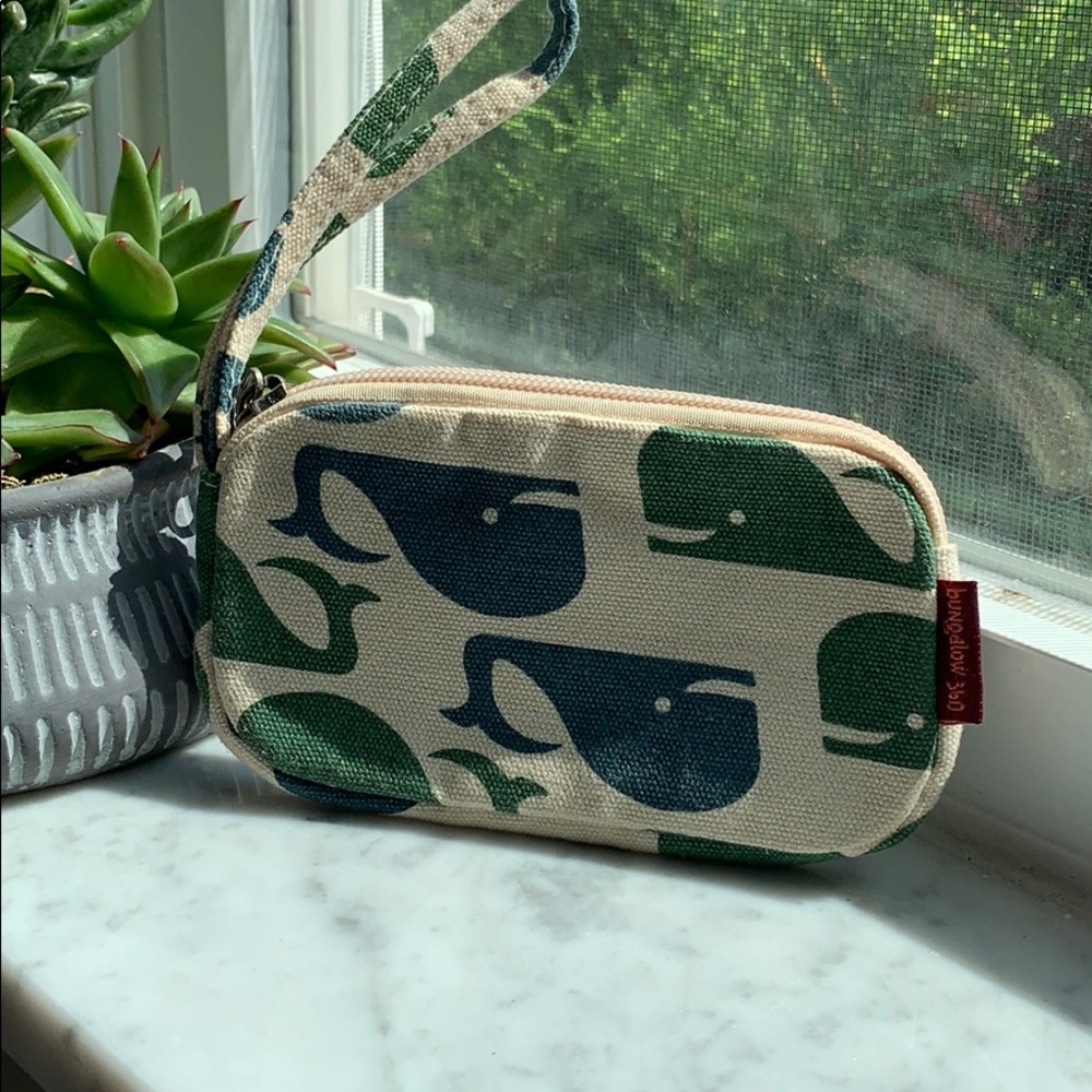 🆕 Bungalow 360 wristlet